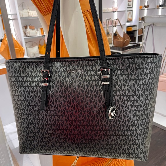 MICHAEL KORS Quinn Large EW Top Zip Metallic Signature Logo Tote Bag
Black 
NWT - Picture 14 of 16